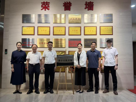 馆校共建促美育 实践育人谱新篇——EMC易倍官网培训中心与广西美术馆共建教学实践基地揭牌成立